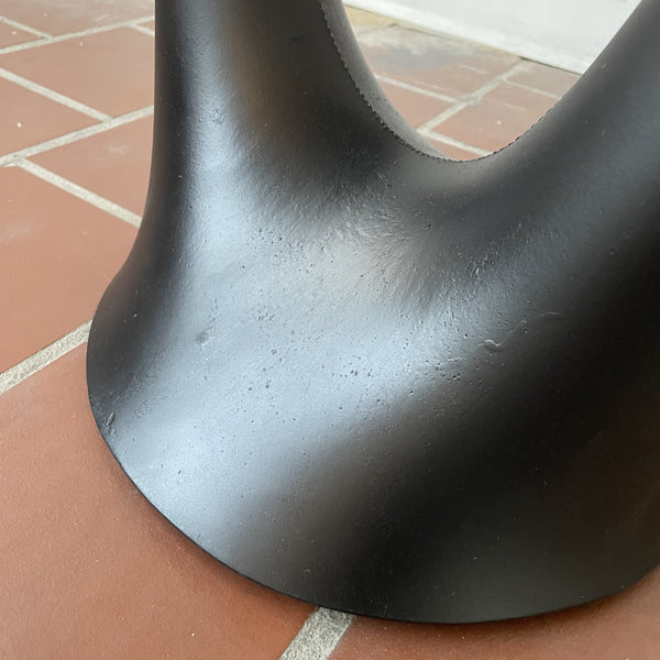Kreten Side Table - Short / Black - Floor Model