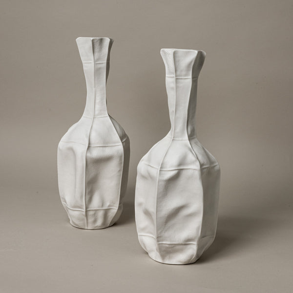 Kawa 12 Luft Tanaka pair of porcelain vases